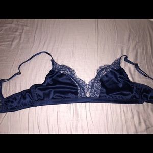 Silky Victoria’s Secret Navy Blue Bralette✨